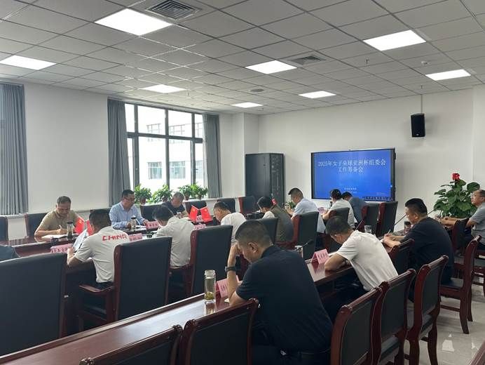 会议室里的人们 AI 生成的内容可能不正确。